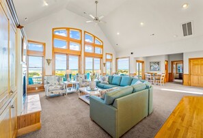 スマートテレビ、テレビゲーム、書庫、ステレオ