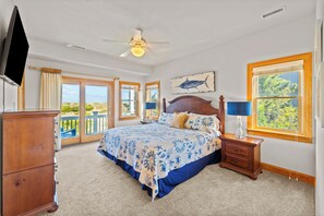 8 bedrooms, desk, iron/ironing board, free WiFi