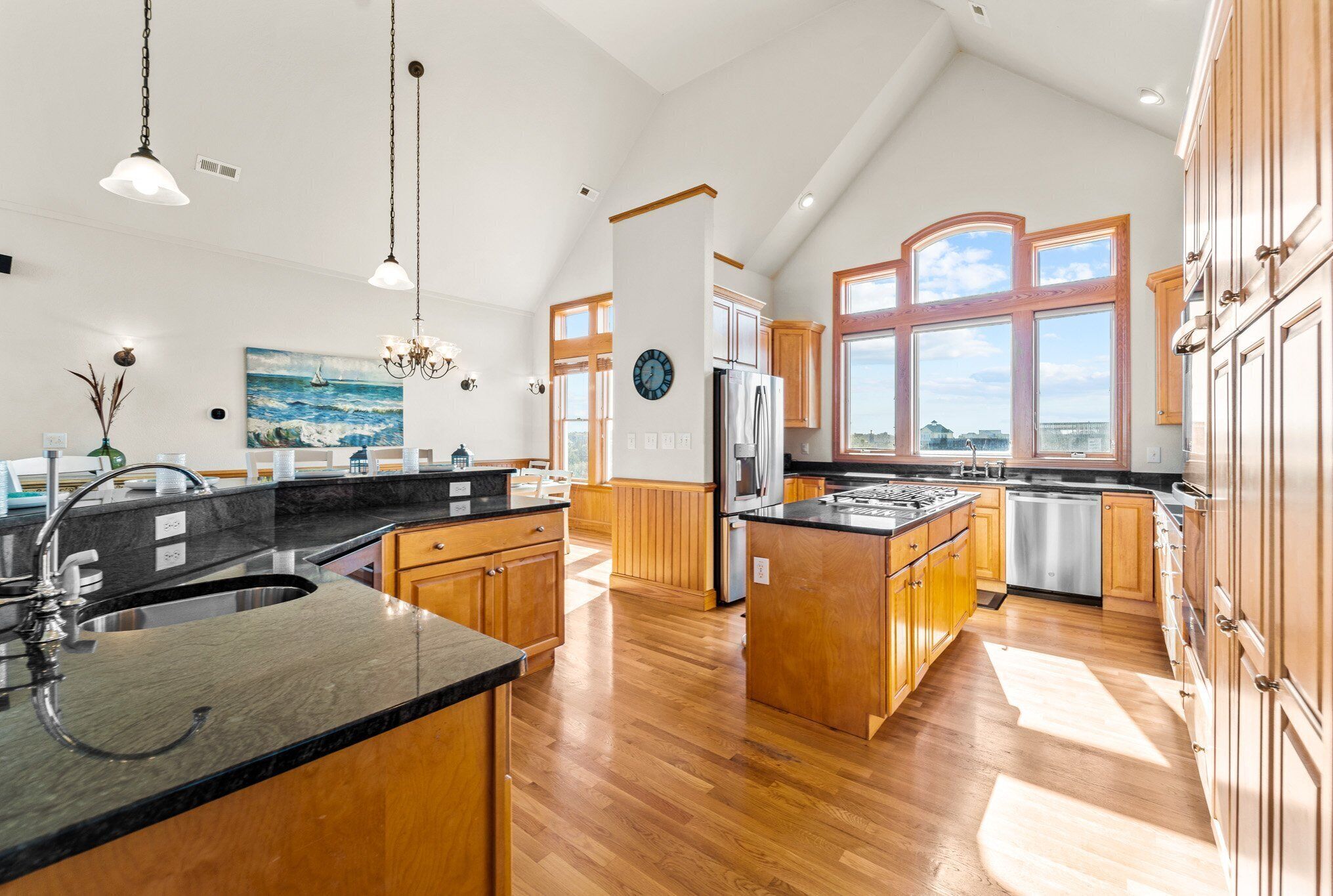 Køleskab, mikrobølgeovn, ovn, kogeplade