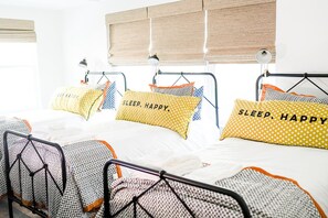 3 habitaciones, tabla de planchar con plancha, wifi y ropa de cama 