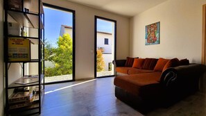 TV - Villa Florida, Pinarello, 8 pers, piscine chauffée, 350 m plage à pieds (STE LUCIE DE PORTO VECCHIO)