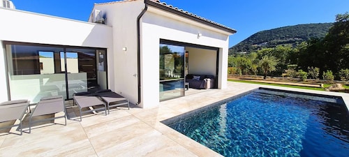 Villa Florida, Pinarello, 8 pers, piscine chauffée, 350 m plage à pieds