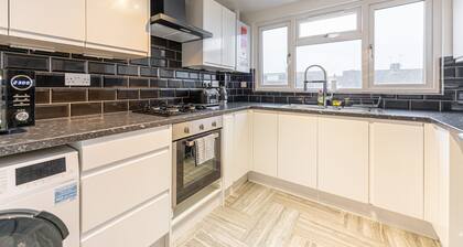 Luxury Hideaway, City centre, Free Parking Netflix Wi-Fi Games and more