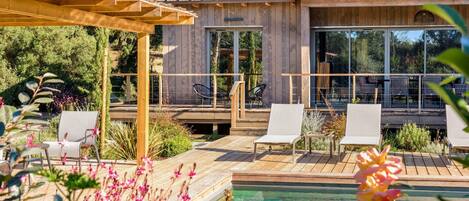 Lämmitetty uima-allas