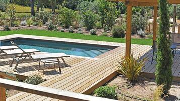 Een verwarmd zwembad