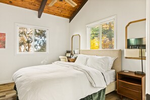 3 Schlafzimmer, Schreibtisch, Bügeleisen/Bügelbrett, Reisekinderbett