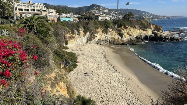 A coastal hotel with a beachfront view, featuring a sandy beach, rocky cliffs, and lush greenery. - 1-Bd 1-Bth Apt, Disney & Anaheim Conv Ctr in 10 Mins! Full Kitchen & Outdr Space (Santa Ana)