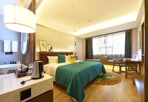 Business Room | 1 bedroom, desk, laptop workspace, blackout drapes