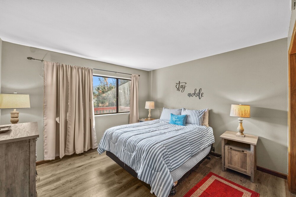 Crestline Chalet Perfect Lake Gregory Views From Decks, A Family