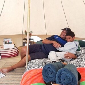 1 bedroom, bed sheets - Glamping at Iluka Retreat 2 - Private Deck Included (Red Hill South)