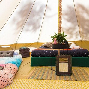 1 bedroom, bed sheets - Glamping at Iluka Retreat 2 - Private Deck Included (Red Hill South)