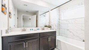 Shower, hair dryer, towels - 4BR Dream Villa: Pool, Spa & Disney at Your Door (Kissimmee)
