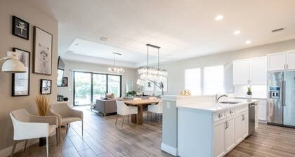 Luxurious Family Home - Spacious Kitchen & BBQ