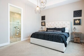 4 bedrooms, desk, WiFi