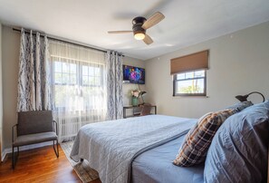 3 Schlafzimmer, Zimmersafe, Schreibtisch, Bügeleisen/Bügelbrett