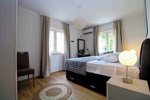 2 عدّة غرف نوم ومكواة/لوح كي وخدمة الإنترنت