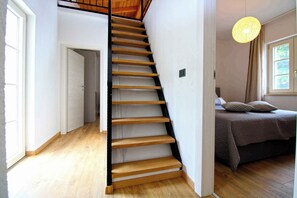 2 室のベッドルーム、アイロン / アイロン台、インターネット