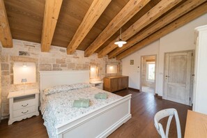 3 habitaciones, tabla de planchar con plancha y acceso a internet