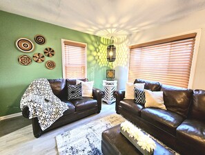 TV, books - Game room. FULLY fenced. Safe and quiet neighborhood (Cleveland)