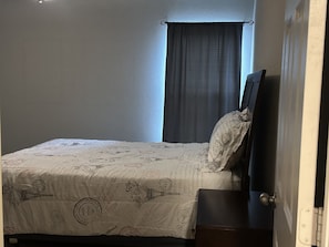 3 chambres, fer et planche à repasser, Wi-Fi, draps fournis