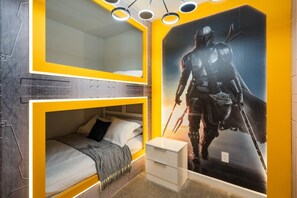 6 bedrooms, iron/ironing board, WiFi, bed sheets