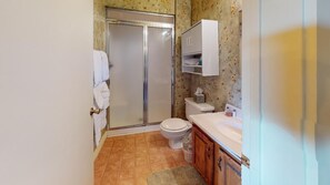 Dusche, Haartrockner, Handtücher