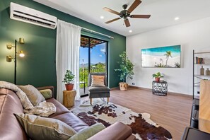 Smart TV, books - Stunning Oceanview Condo steps from town (Tamarindo)