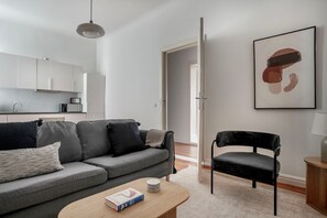 TV, stereo - Beautiful Prenzlauer Berg 2BR, nr Mauerpark, by Blueground (Berlin)