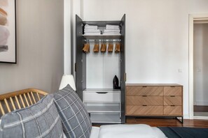 2 bedrooms, iron/ironing board, WiFi, bed sheets - Beautiful Prenzlauer Berg 2BR, nr Mauerpark, by Blueground (Berlin)