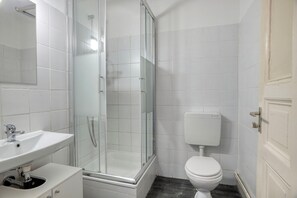 Hårføner og håndklær
