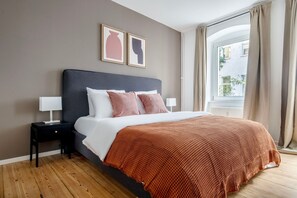 1 bedroom, iron/ironing board, WiFi, bed sheets - Lovely Charlottenburg 1BR, Fully Equipped & Furnished, by Blueground (Berlin)