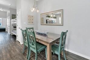 Dining - Free Sail in Port Aransas! (Port Aransas)