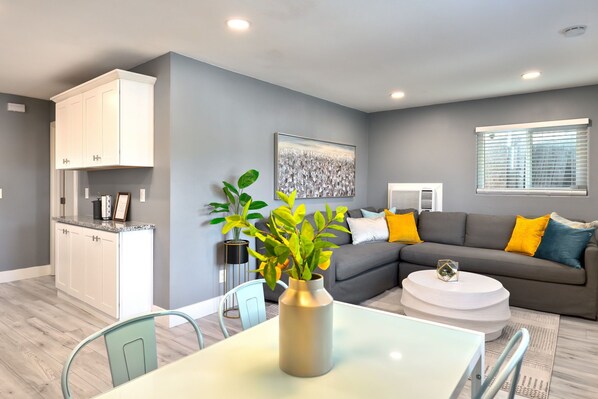 Smart TV - Orangevale Renovated Farmhouse Retreat, Close to Folsom! (Orangevale)