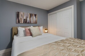 2 bedrooms, iron/ironing board, free WiFi, bed sheets - Orangevale Renovated Farmhouse Retreat, Close to Folsom! (Orangevale)