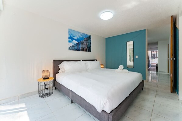 4 bedrooms, iron/ironing board, WiFi, bed sheets