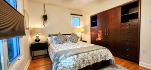 4 bedrooms, desk, iron/ironing board, travel cot