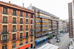 Exterior - Upscale Malasaña 2BR, nr Public Transportation, by Blueground (Madrid)