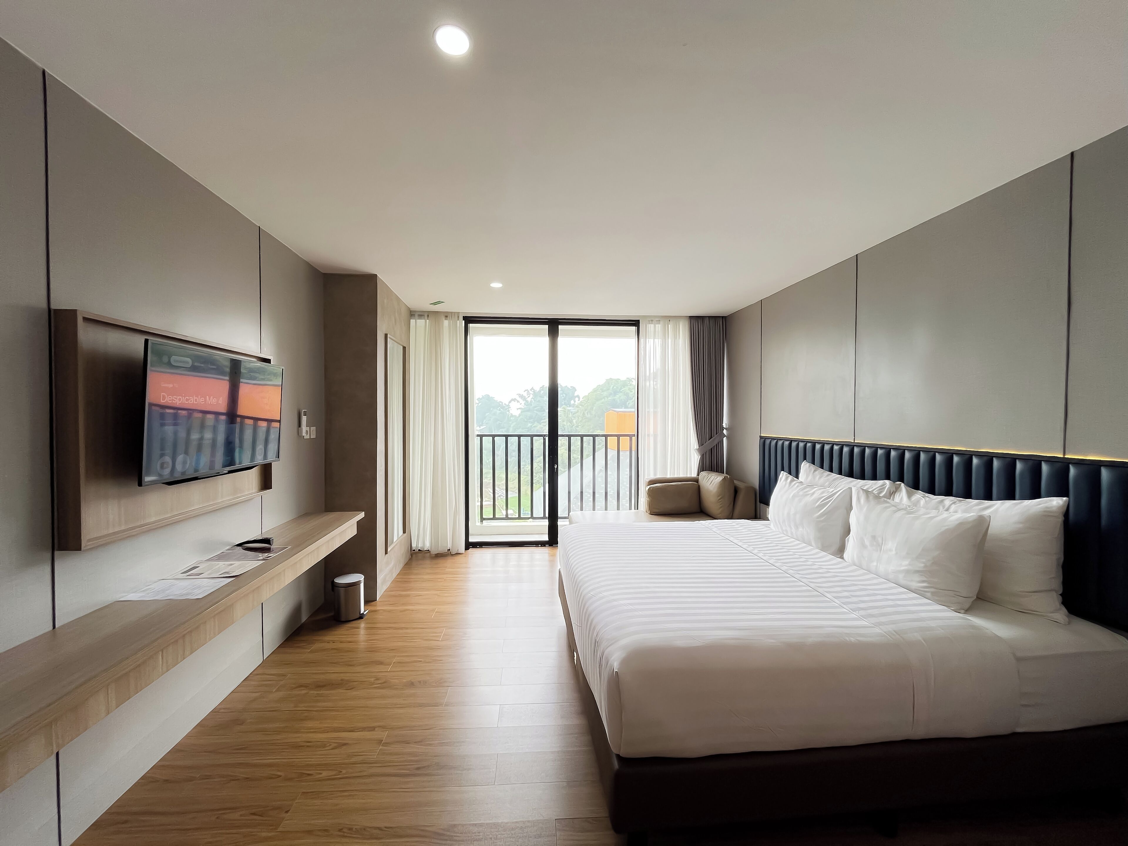 Kamar Double Eksekutif, 1 Tempat Tidur King | Ruang kerja ramah laptop, Wi-Fi gratis, dan seprai linen