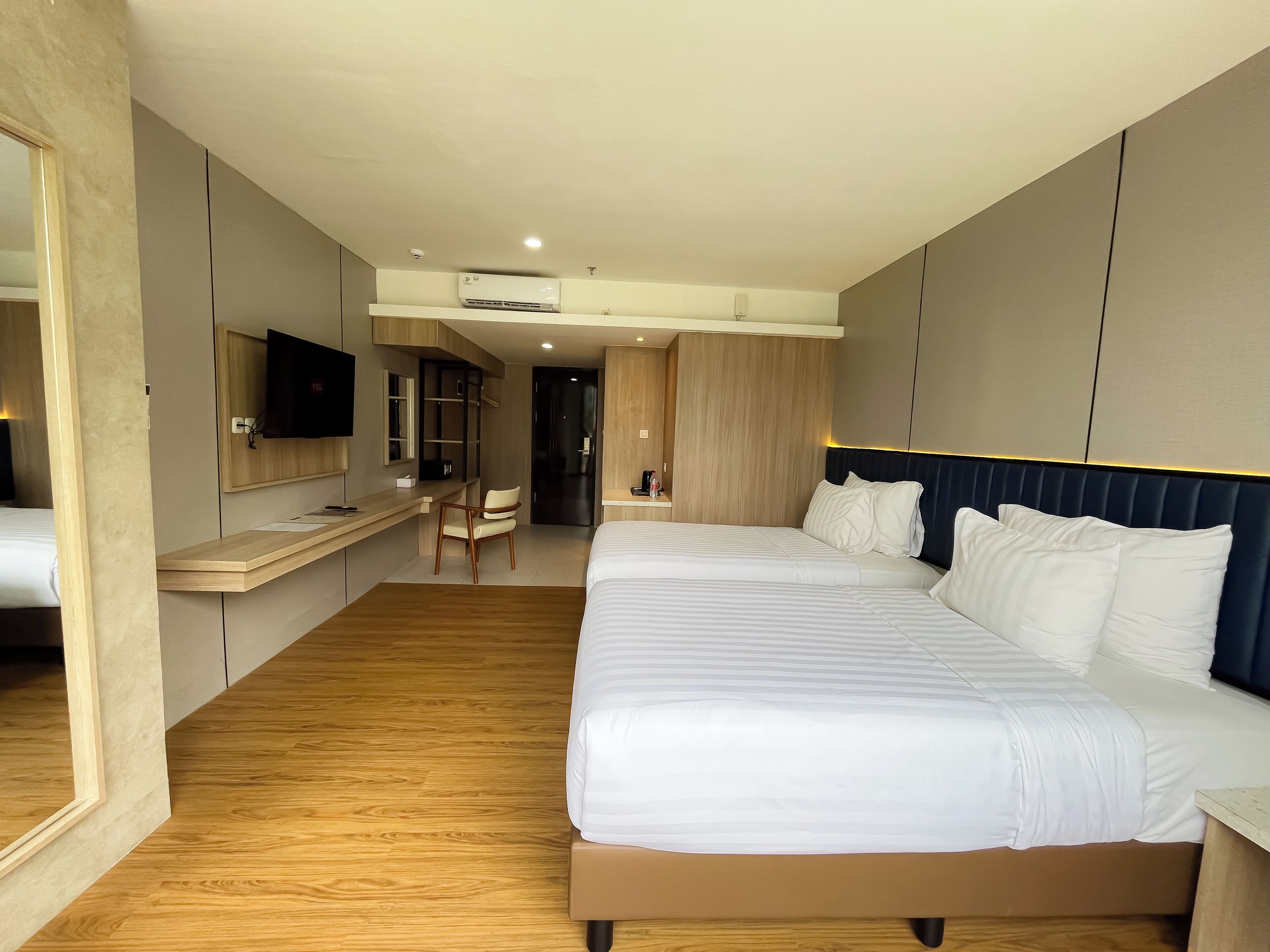 Deluxe Twin Room, 2 Single Beds | Laptop workspace, free WiFi, bed sheets