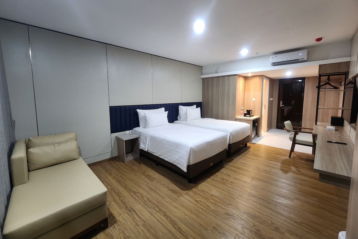 Executive Twin Room, 2 Single Beds | 1 bedroom, laptop workspace, free WiFi, bed sheets