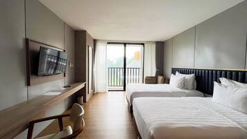 Executive Twin Room, 2 Single Beds | Laptop workspace, free WiFi, bed sheets