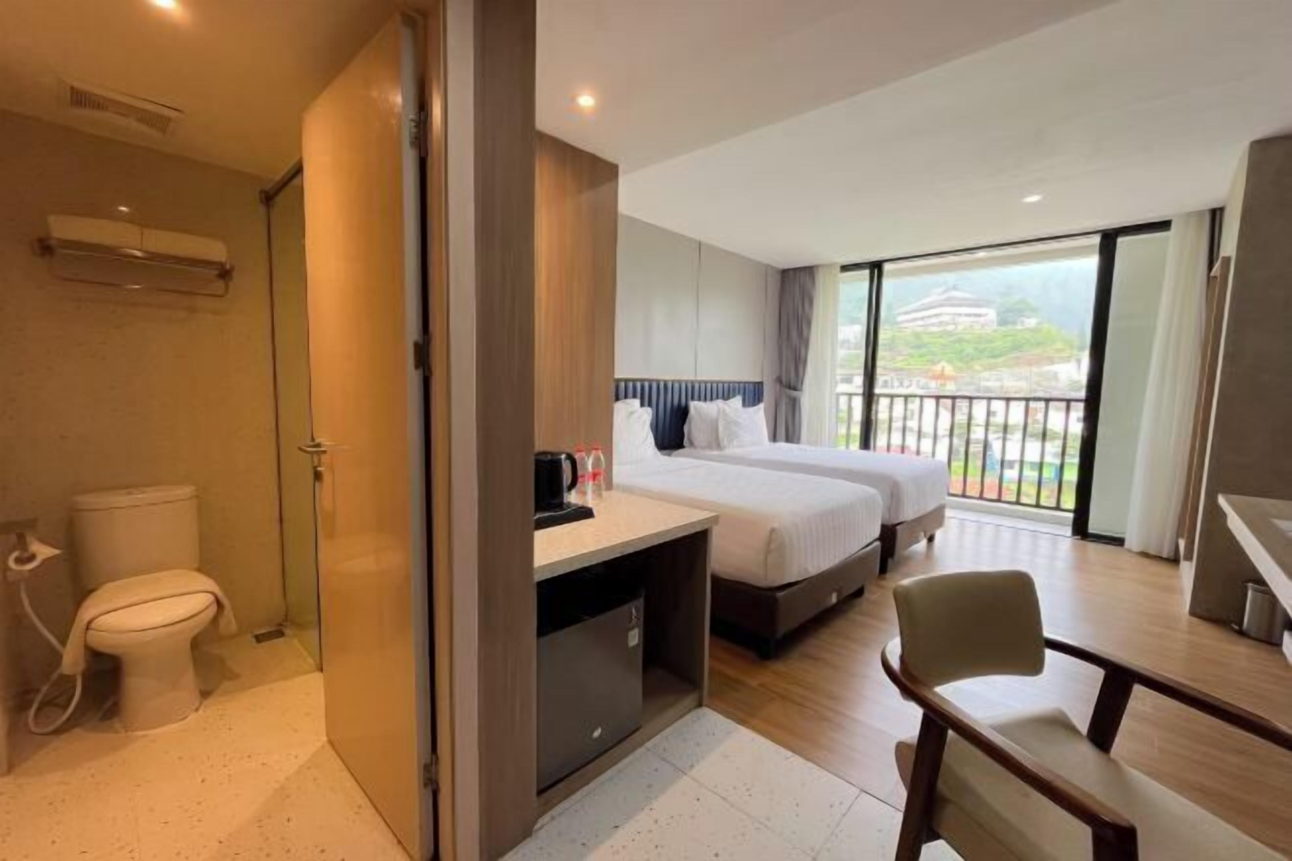 Laptop workspace, free WiFi, bed sheets