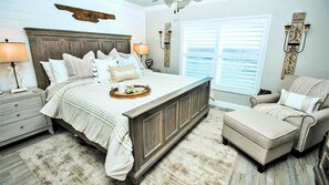 2 室のベッドルーム、WiFi (無料)、ベッドシーツ