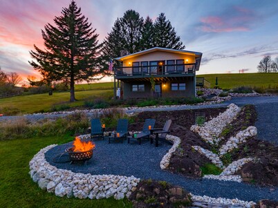 77 in Canaan. Big views. Night skies. Cozy comfort. Dogs, EV, kids 13+ welcome.