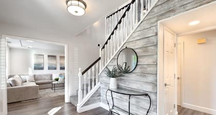 Modern Villa in Private Gated Community with Backyard Swimming Pool!