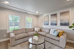 スマートテレビ、卓球台、PC モニター、プリンター