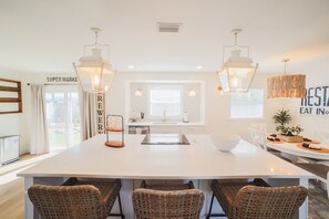 Dining - Cozy Remodeled Cottage Pool home close to Beach  (Jupiter)