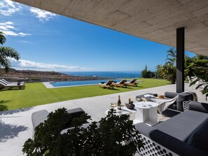 屋外ダイニングエリア