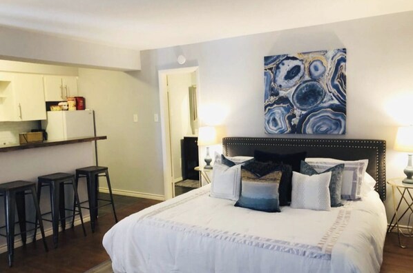 Skrivebord, strygejern/strygebræt, weekendseng, gratis Wi-Fi