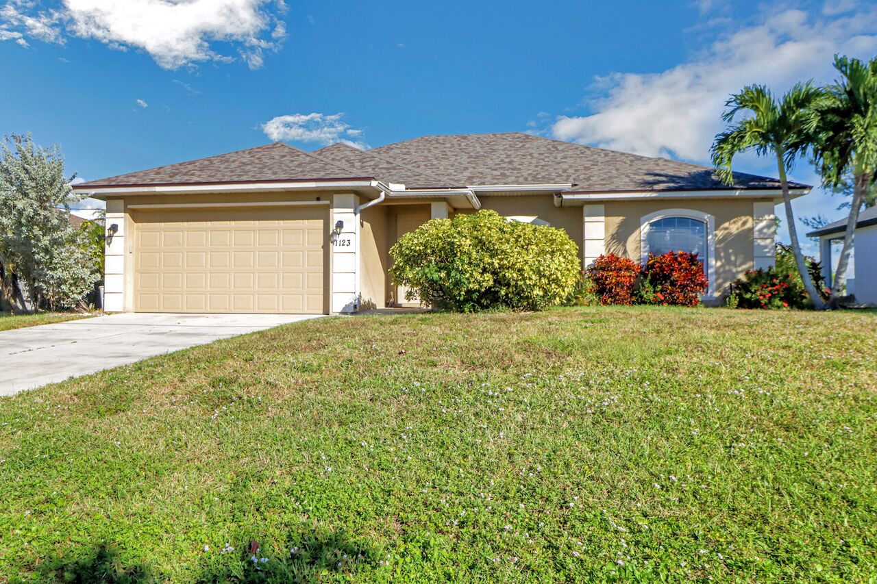 Good Times & Tan lines 1037 - NW Cape Pool home, 4bd 2ba, Waterfront, Family friendly